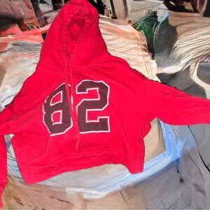 Red crop Hoodie with 82 Print Ardene
